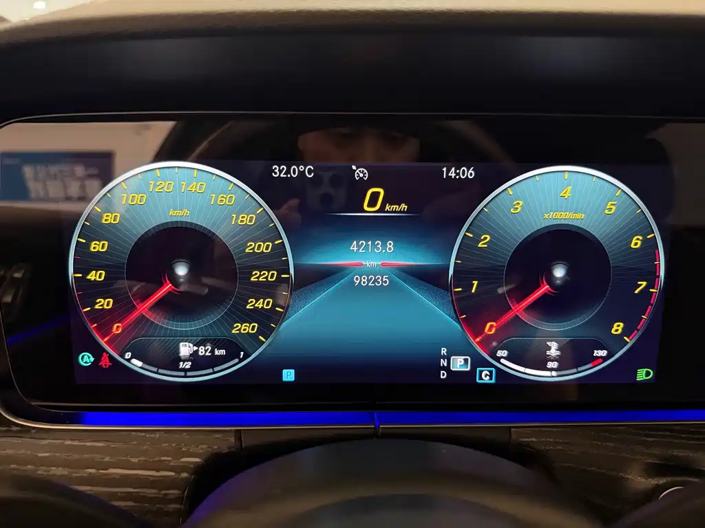 Mercedes-Benz E-Class — миниатюра 7