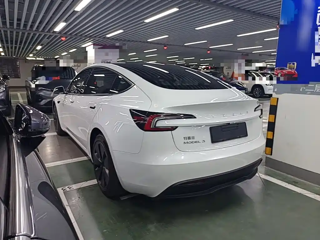 Tesla Model 3 — миниатюра 5