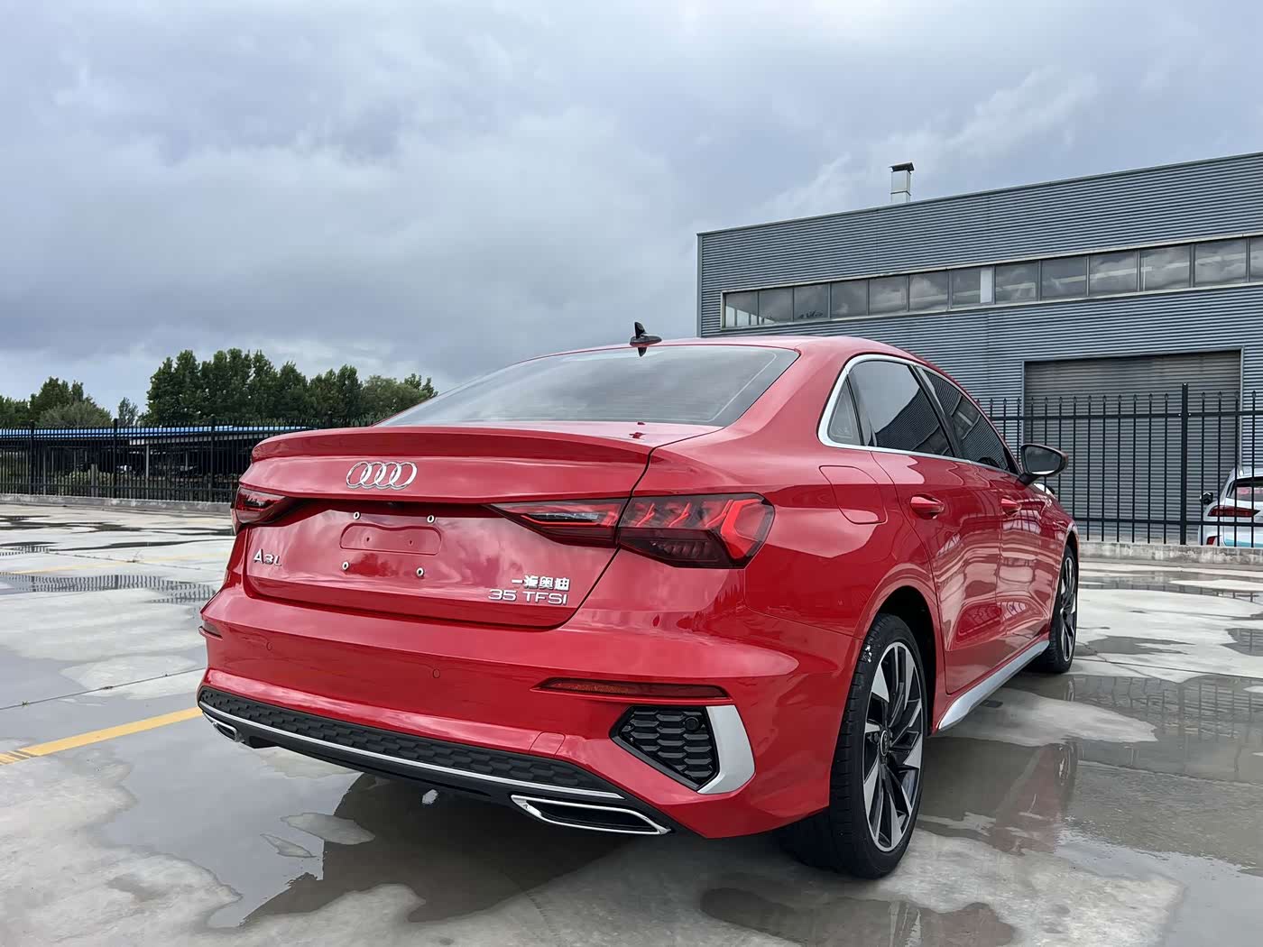 Audi A3 1.4 л 2023 г. красный/фиолетовый, пробег 26000 км