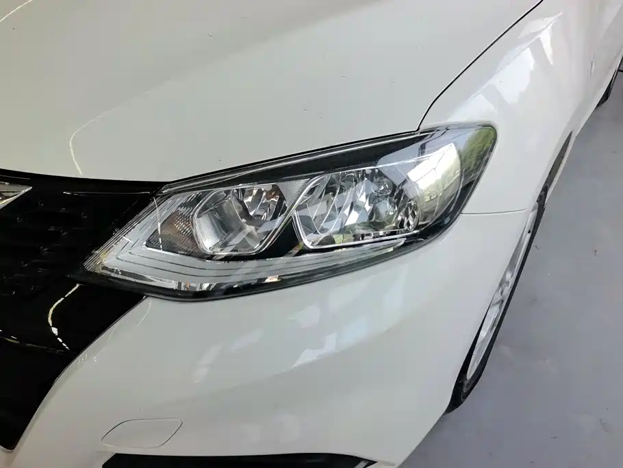 Nissan Tiida — миниатюра 5