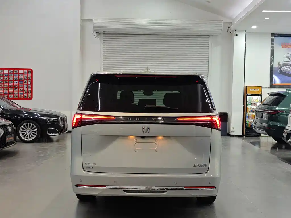 Buick GL8 Hybrid — миниатюра 5