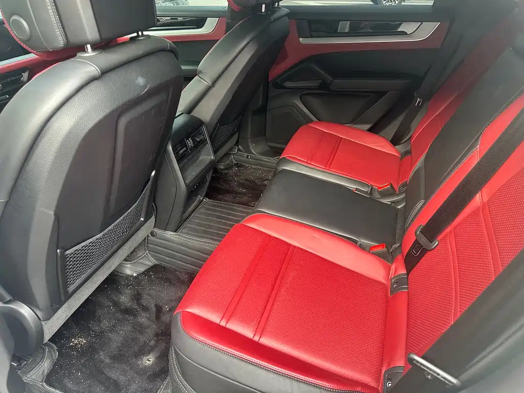Porsche Cayenne — миниатюра 7