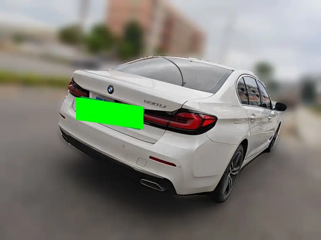 BMW 5 Series — миниатюра 10