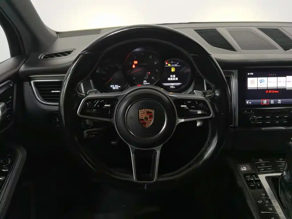 Porsche Macan — миниатюра 11