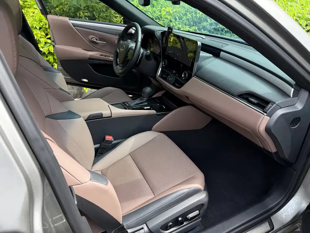Lexus ES — миниатюра 12
