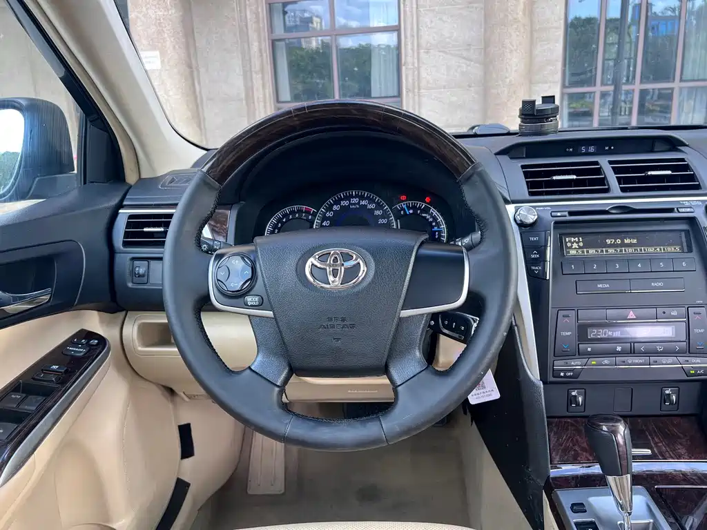 Toyota Camry — миниатюра 18