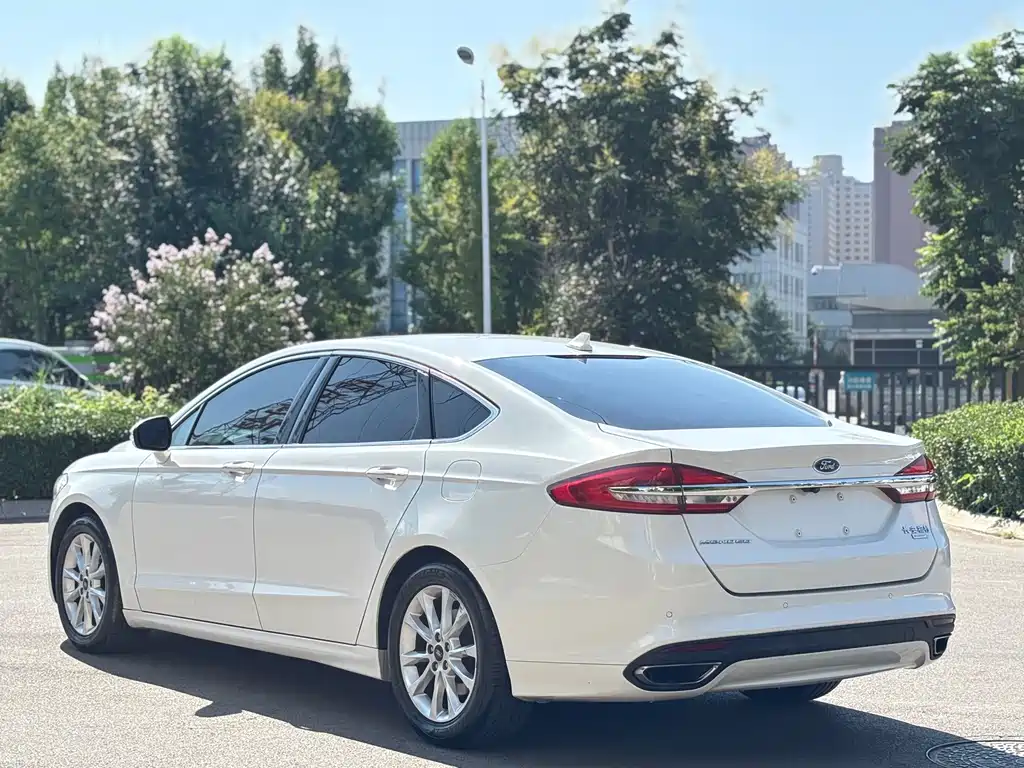 Ford Mondeo — миниатюра 7