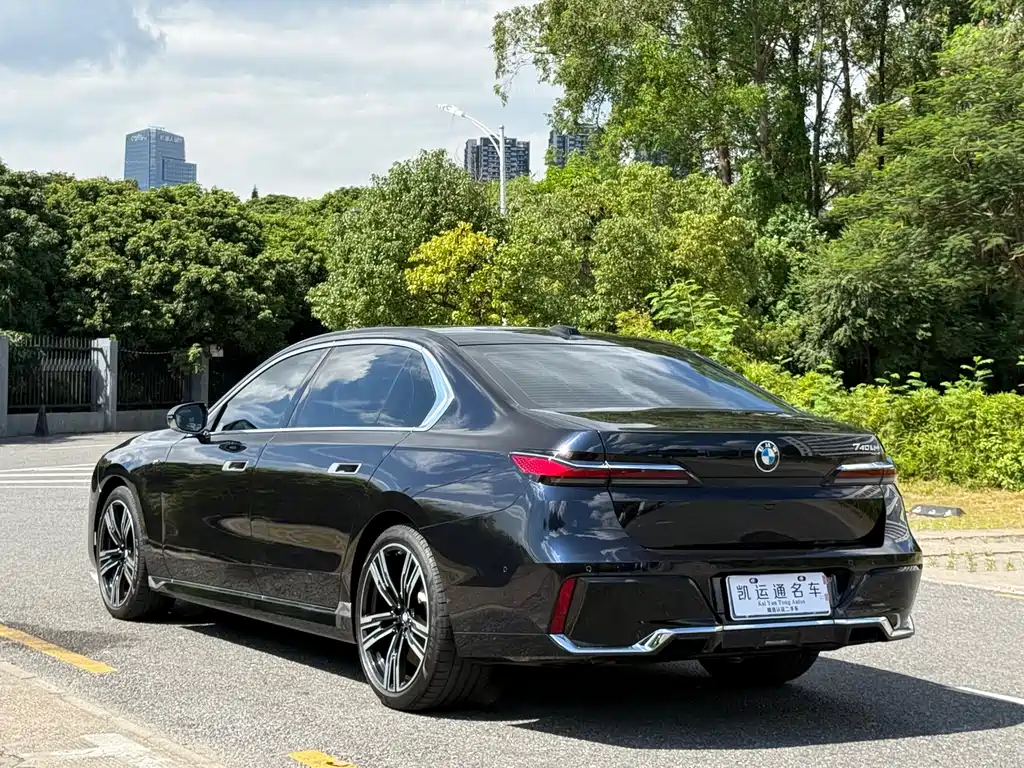 BMW 7 Series — миниатюра 15