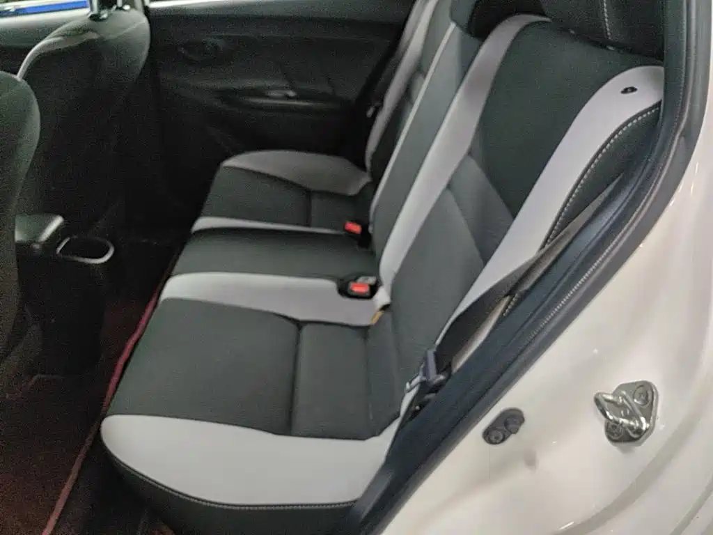 Toyota Yaris L — миниатюра 17