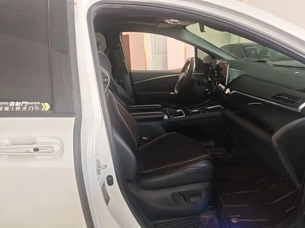 Toyota Sienna — миниатюра 25