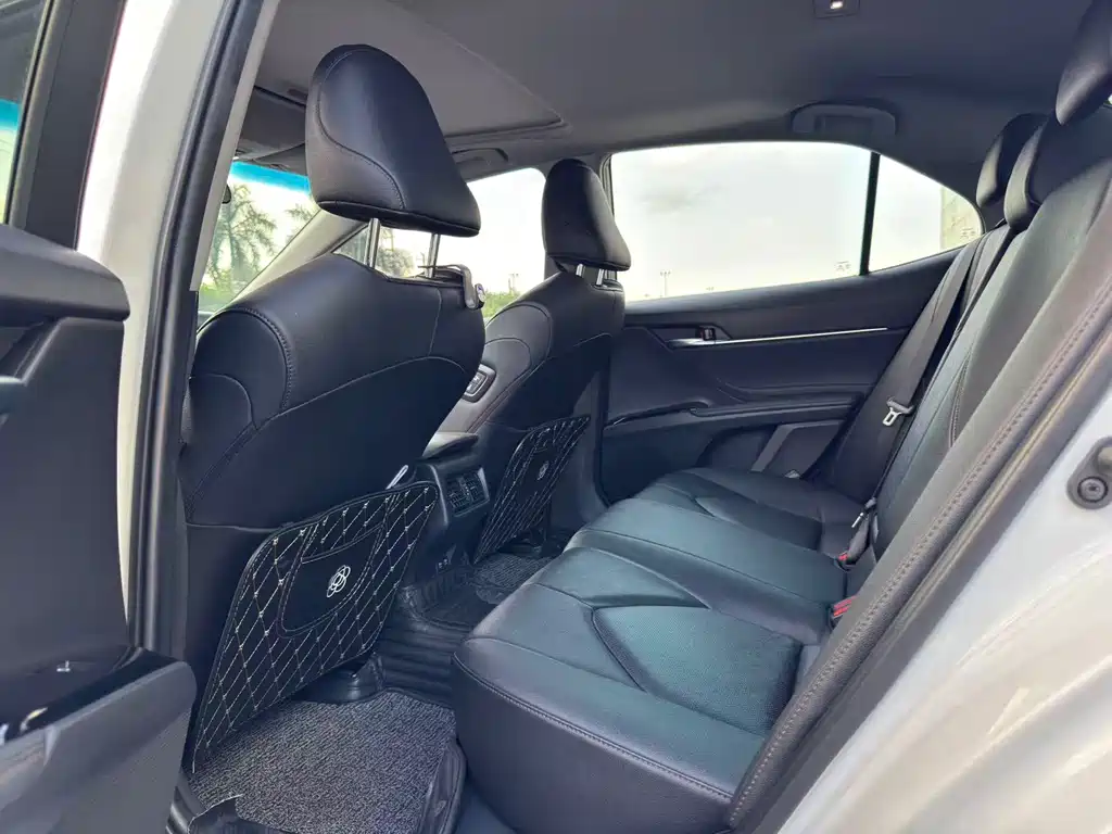 Toyota Camry — миниатюра 5