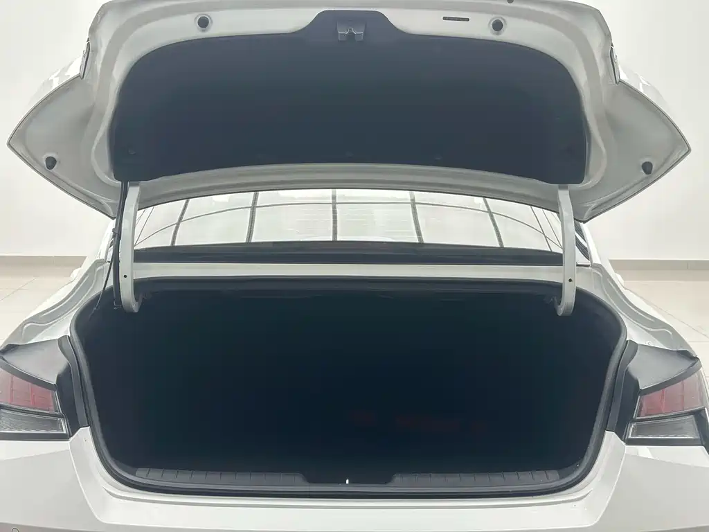 Hyundai Elantra — миниатюра 6