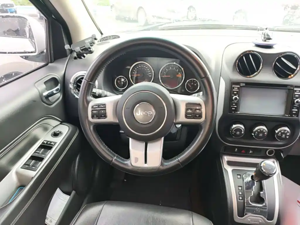 Jeep Compass (Import) — миниатюра 11