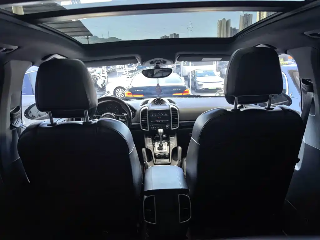 Porsche Cayenne — миниатюра 16
