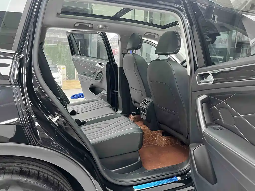 Volkswagen Tiguan L L 2025 300TSI AT