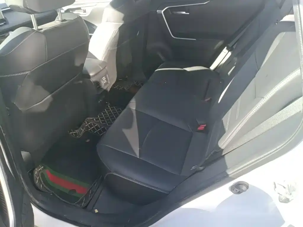Toyota RAV4 — миниатюра 17