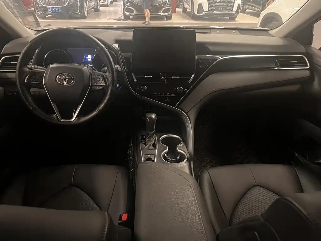 Toyota Camry 2021 2.0G Luxury
