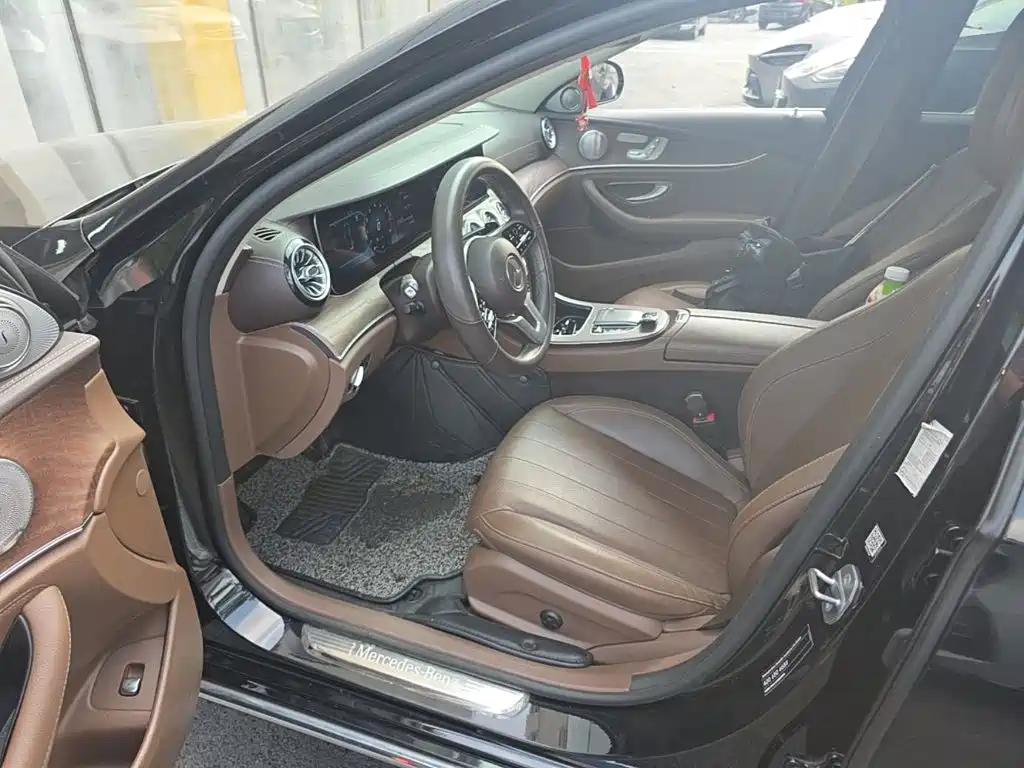 Mercedes-Benz E-Class — миниатюра 15