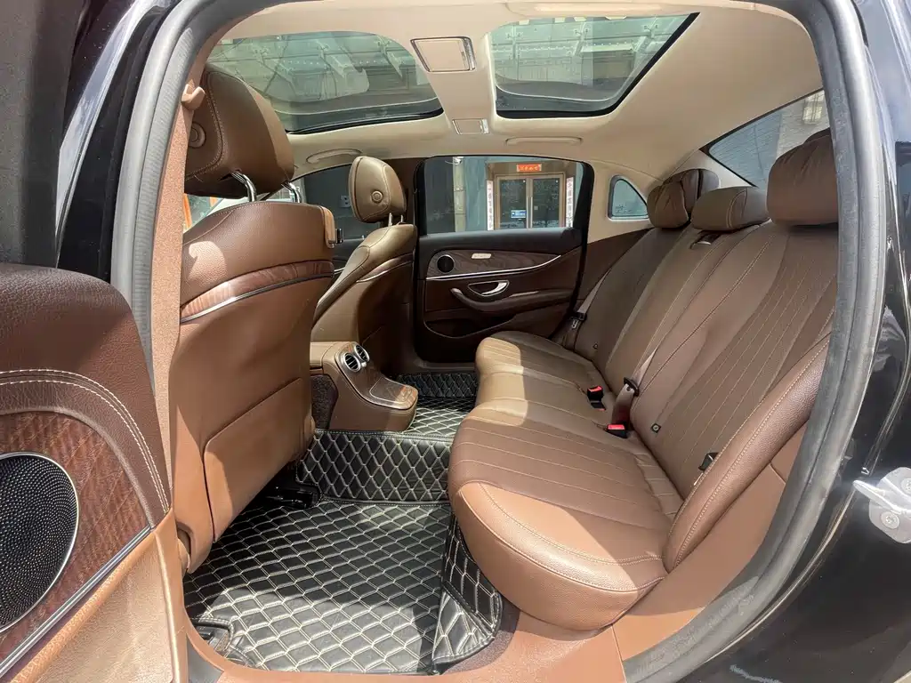 Mercedes-Benz E-Class — миниатюра 17