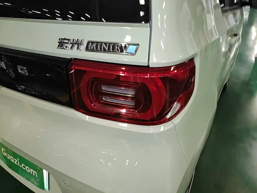 Wuling MINIEV — миниатюра 8
