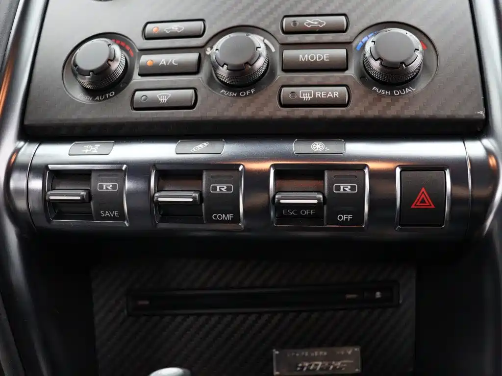 Nissan GT-R — миниатюра 14