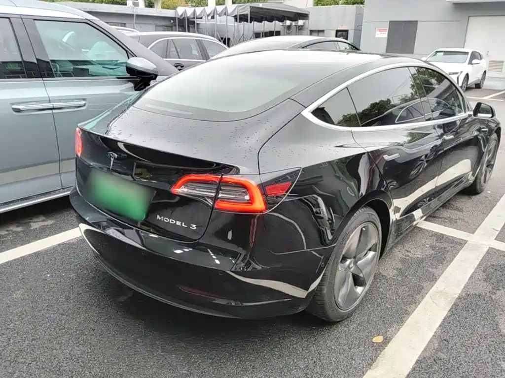 Tesla Model 3 — миниатюра 7