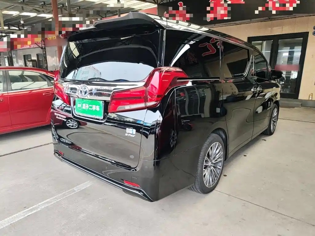 Toyota Alphard — миниатюра 7