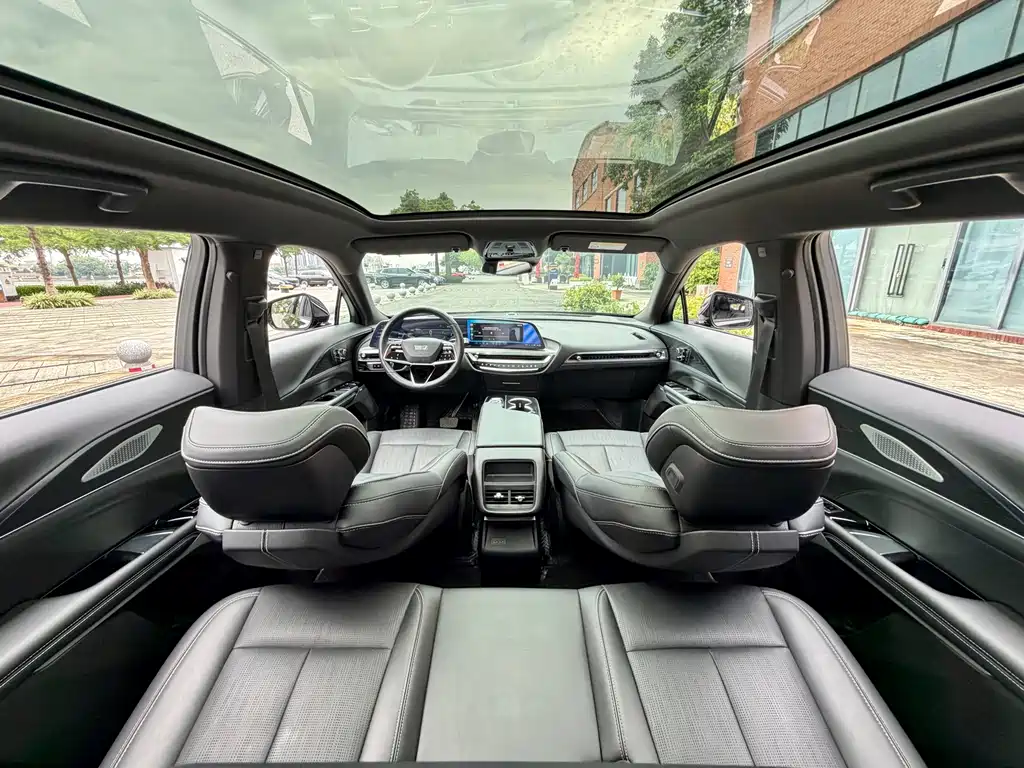 Cadillac Lyriq — миниатюра 15