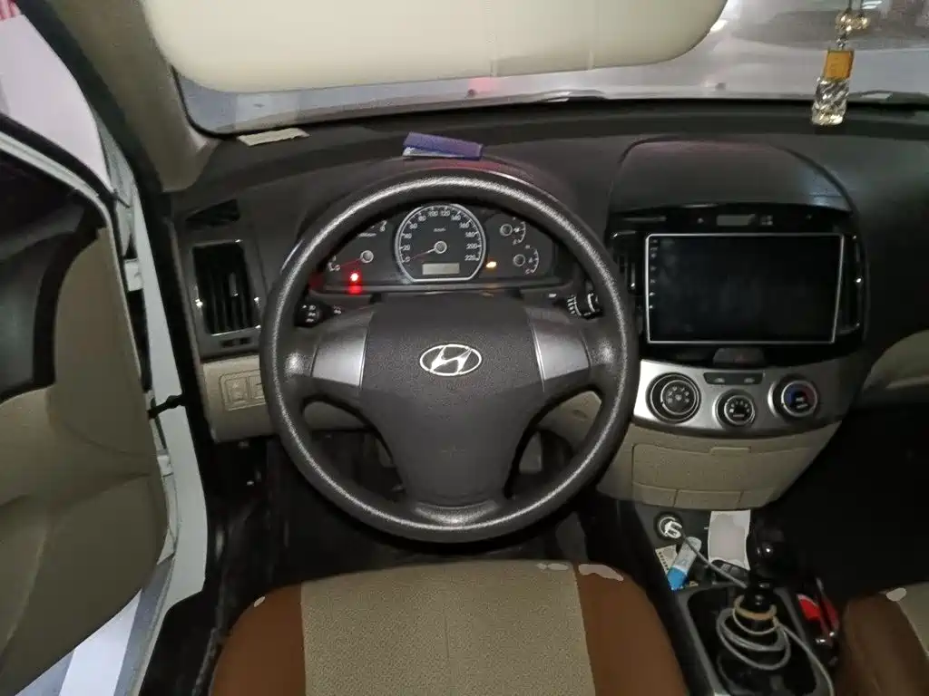 Hyundai Elantra — миниатюра 11
