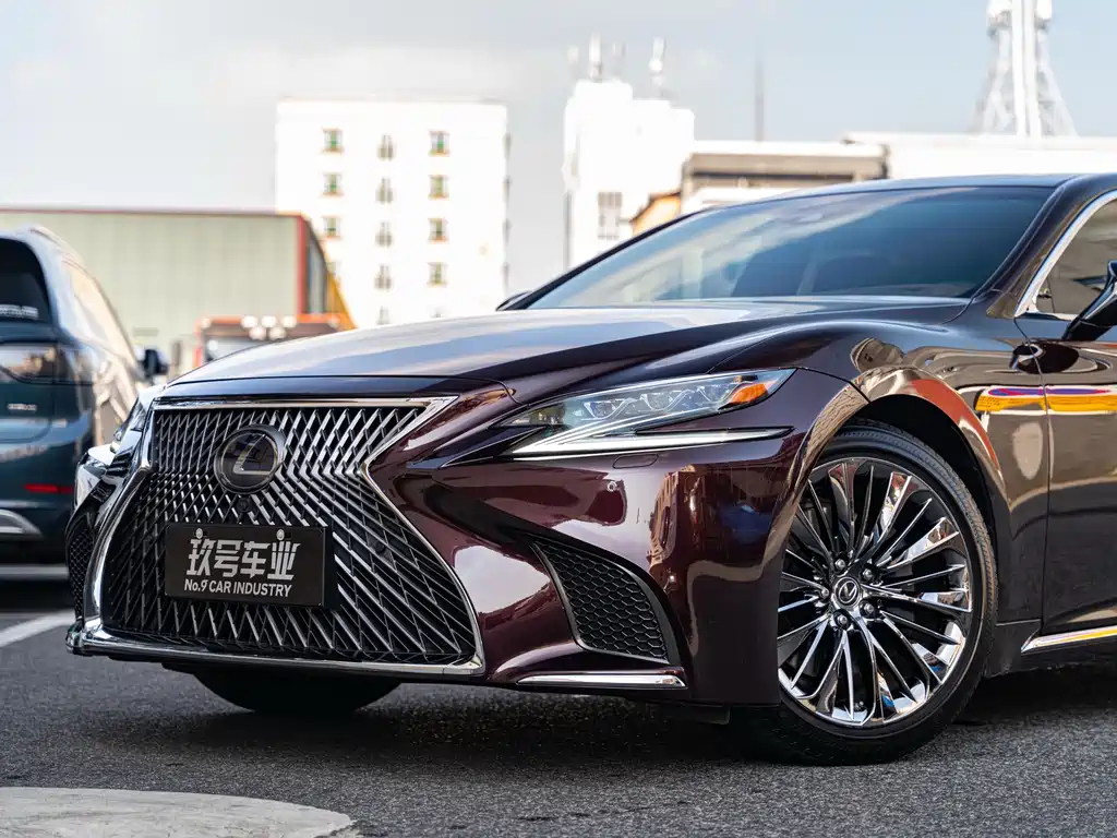 Lexus LS — миниатюра 5