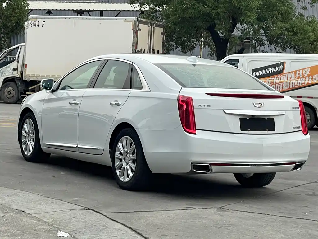CADILLAC XTS