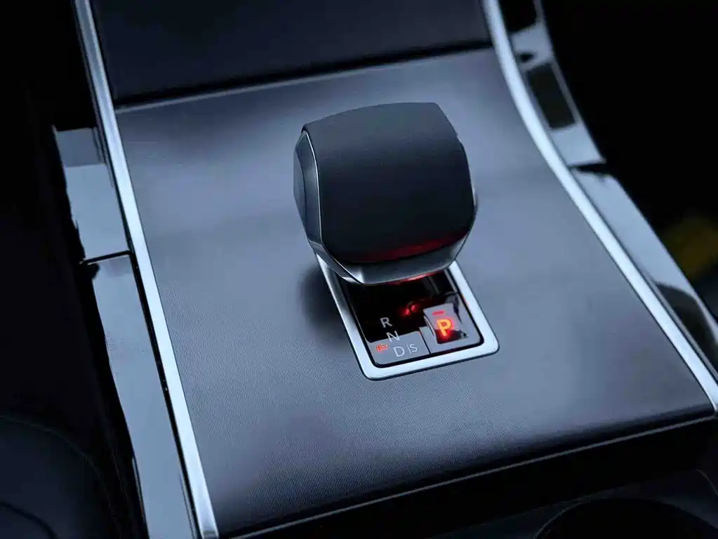 Land Rover Velar — миниатюра 12