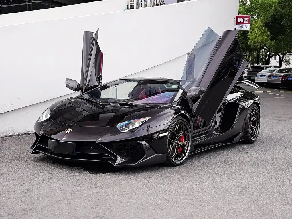 LAMBORGHINI AVENTADOR