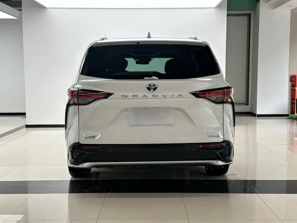 Toyota Granvia — миниатюра 16