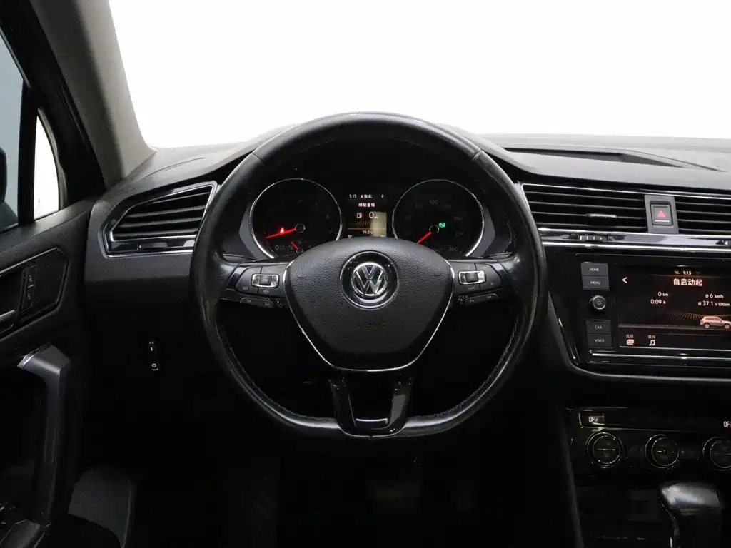 Volkswagen Tiguan L — миниатюра 16