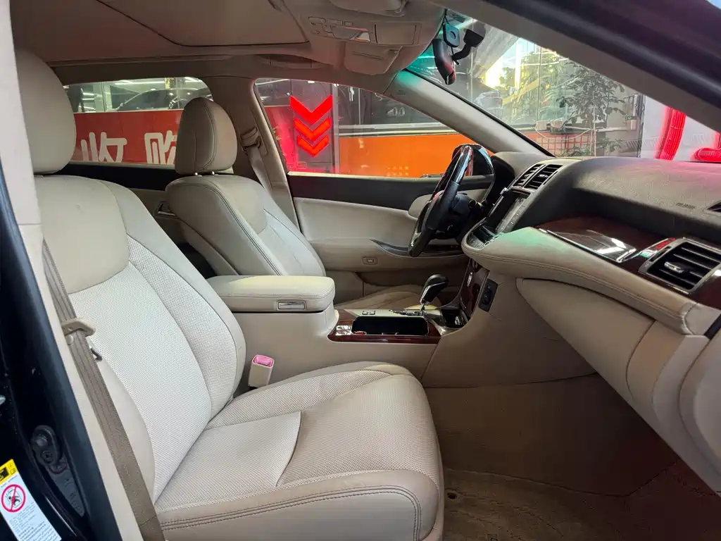 Toyota Crown — миниатюра 12