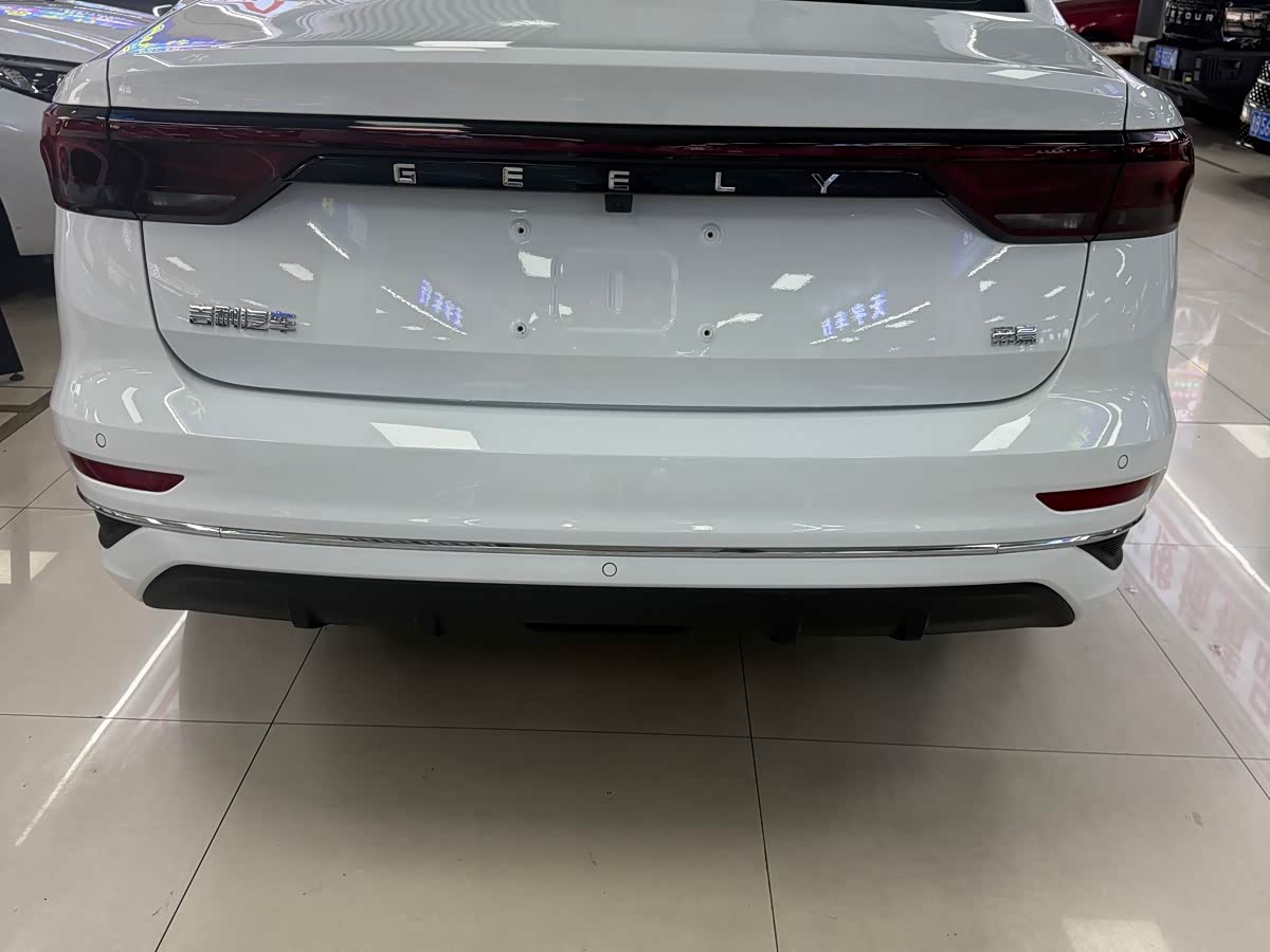 Geely Emgrand 1.5 л 2025 г. Белый, пробег 6000 км