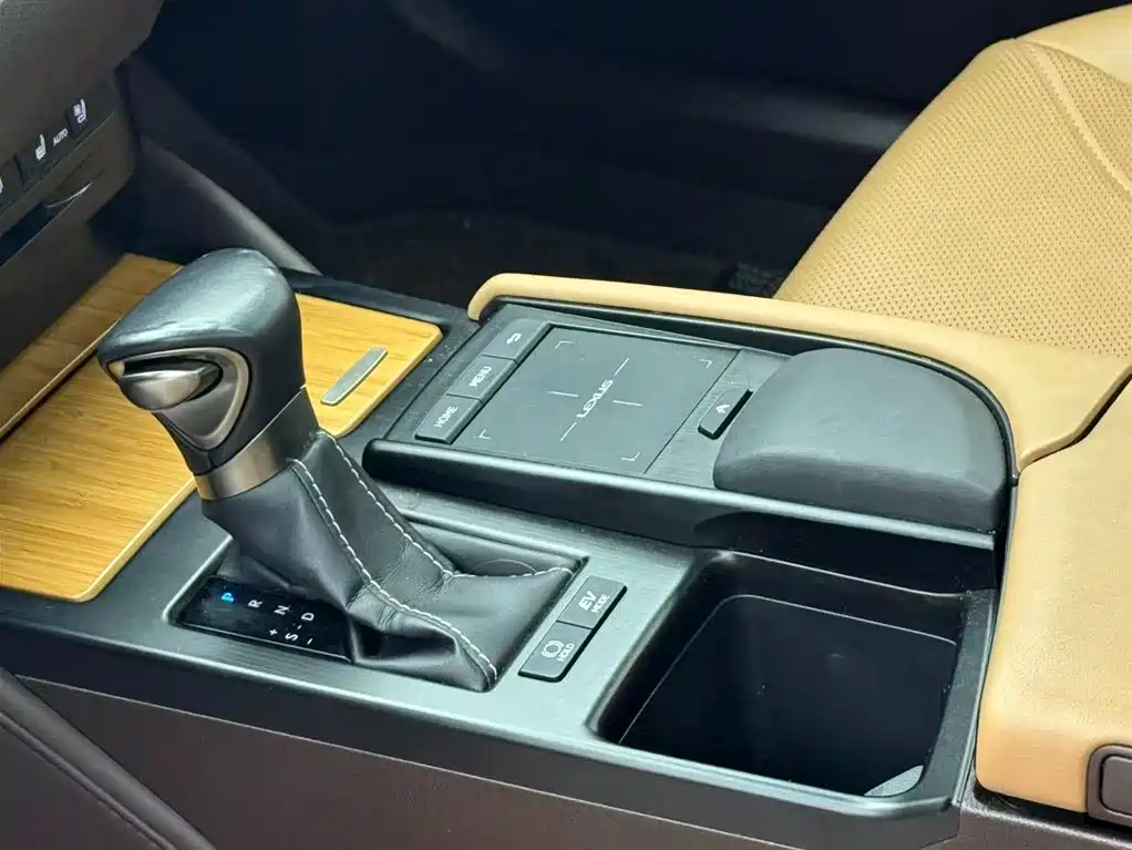 Lexus ES 2018 300h Premium V