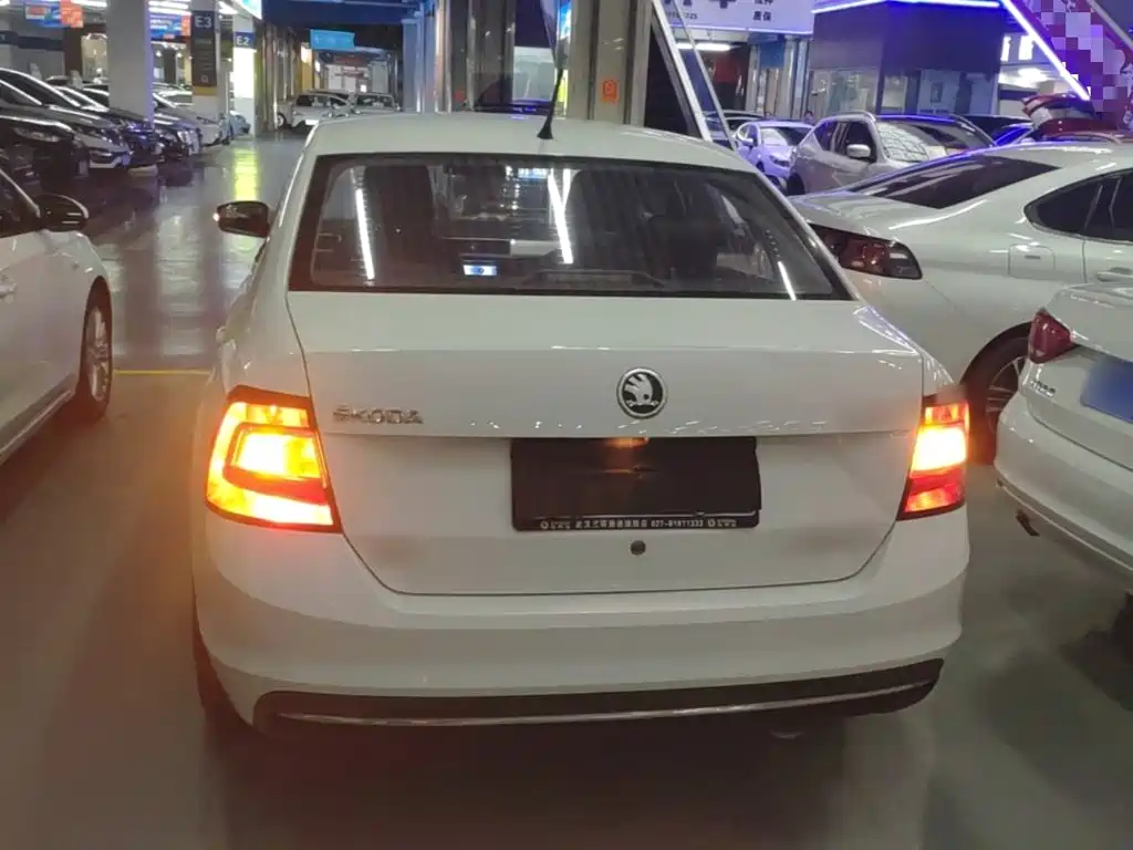 Skoda Rapid — миниатюра 6