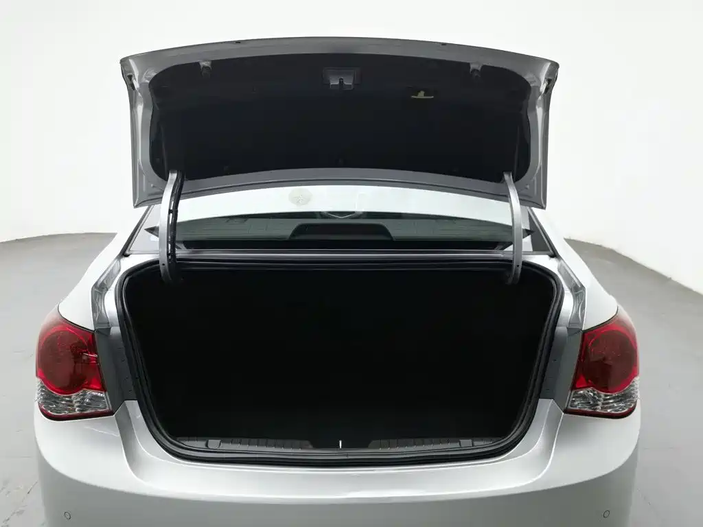 Chevrolet Cruze — миниатюра 16
