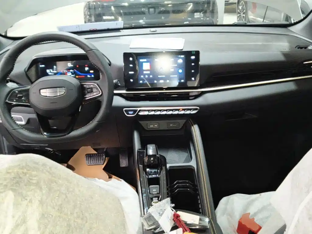 Geely Binyue — миниатюра 10