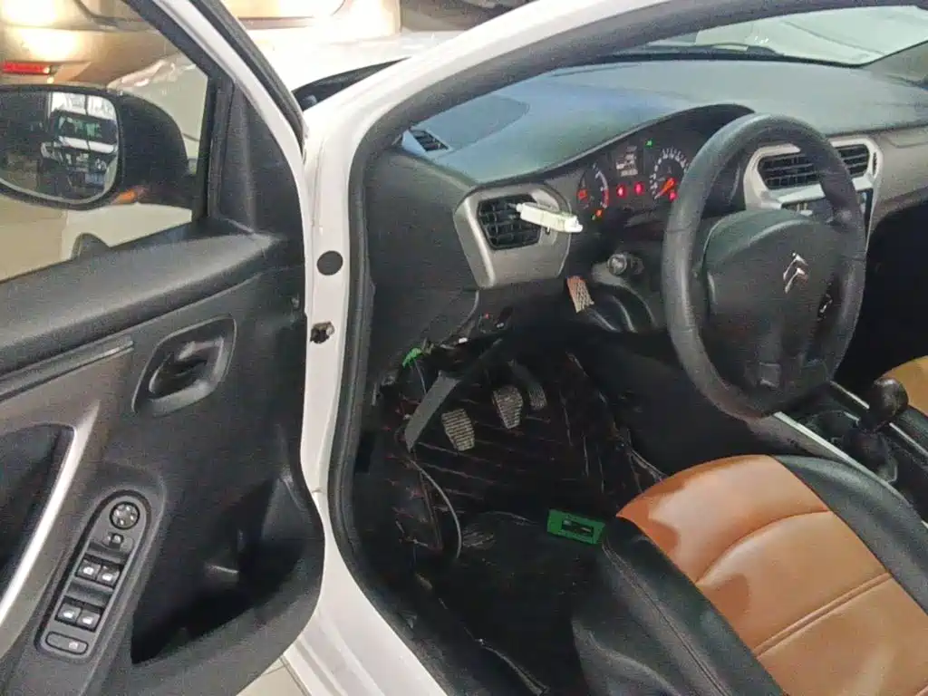 Citroen Elysee — миниатюра 16