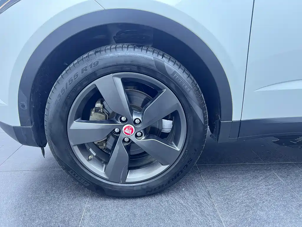 Jaguar E-PACE — миниатюра 24