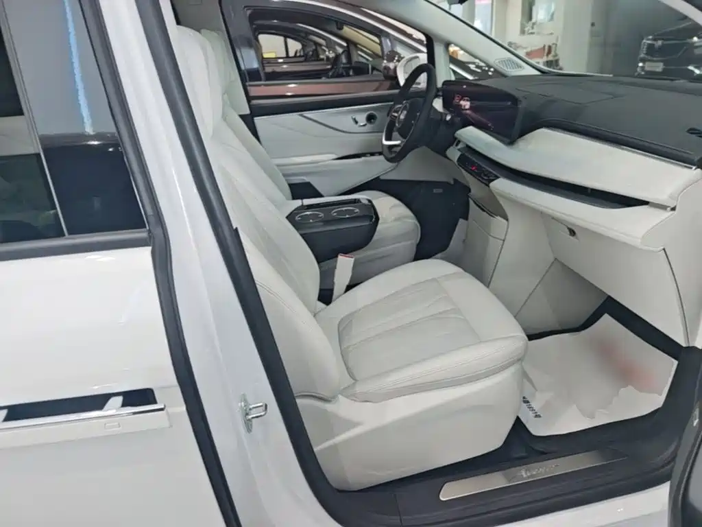 Buick GL8 Hybrid — миниатюра 25