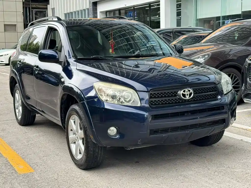 Toyota RAV4 — миниатюра 3