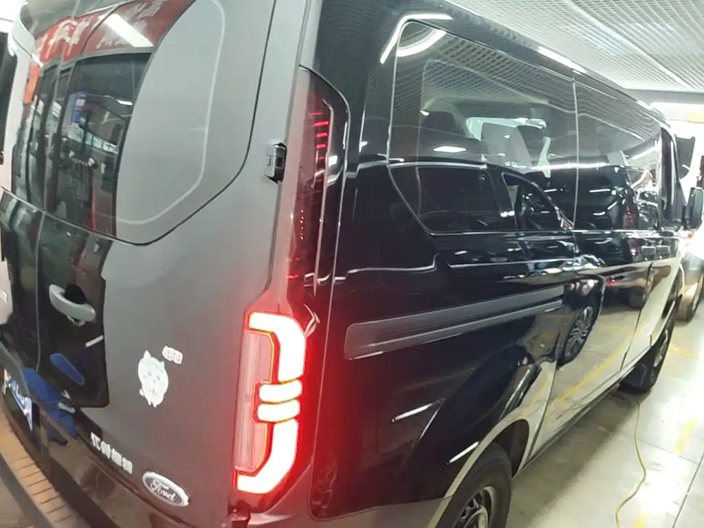 Ford Transit — миниатюра 7