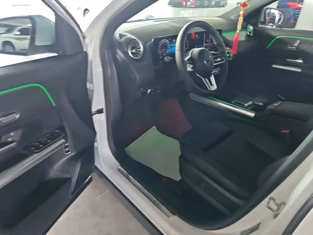 Mercedes-Benz GLA — миниатюра 16
