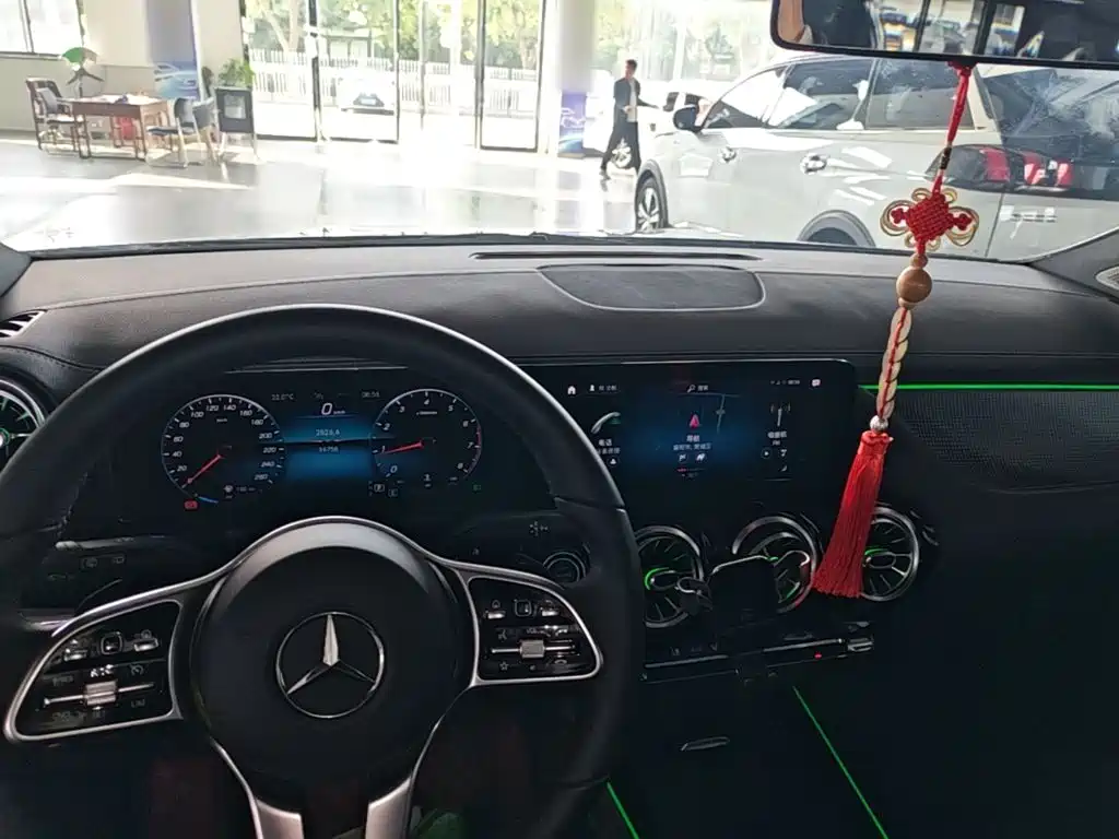 Mercedes-Benz GLA — миниатюра 10