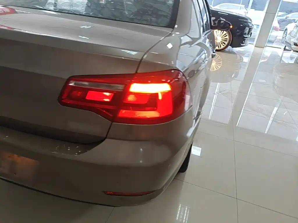 Volkswagen Bora — миниатюра 8