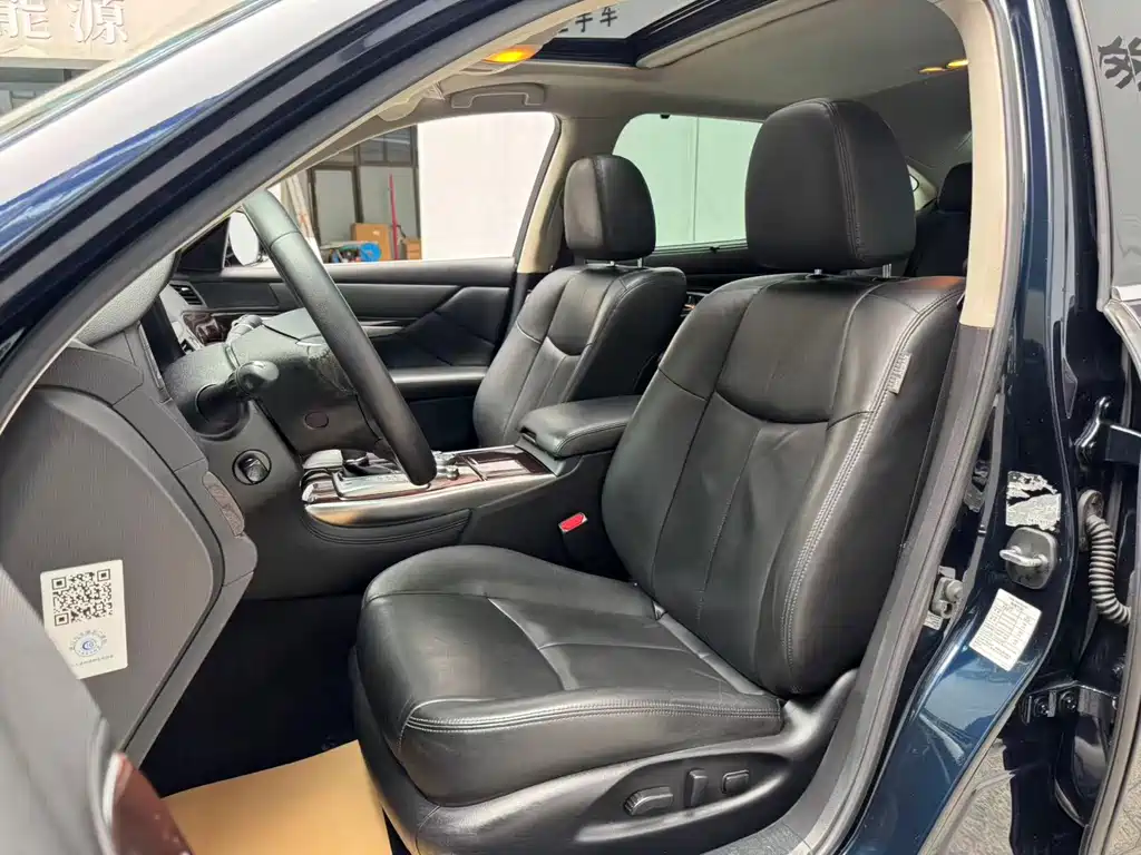Infiniti Q70 Q70L 2.5L Delight Edition, фото 5